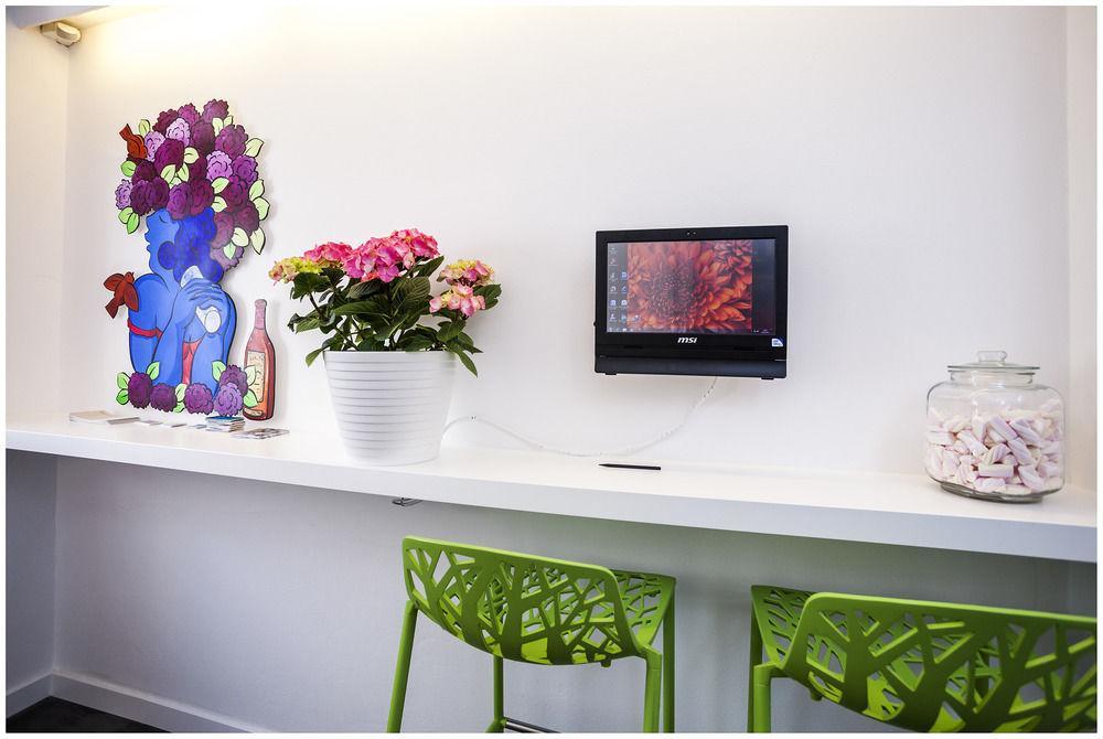 Cheap & Chic Hotel Ciutadella  Bagian luar foto