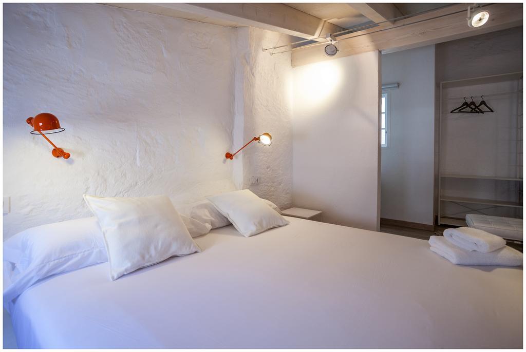 Cheap & Chic Hotel Ciutadella  Bagian luar foto