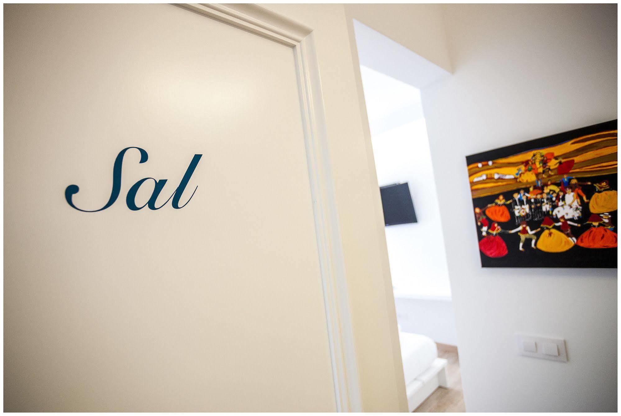 Cheap & Chic Hotel Ciutadella  Bagian luar foto