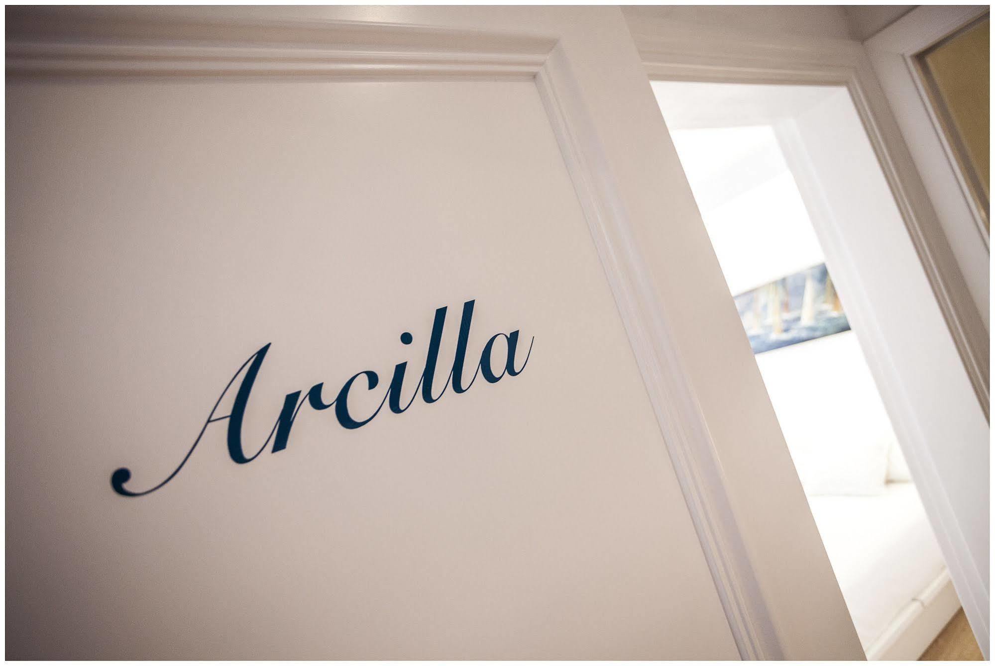Cheap & Chic Hotel Ciutadella  Bagian luar foto