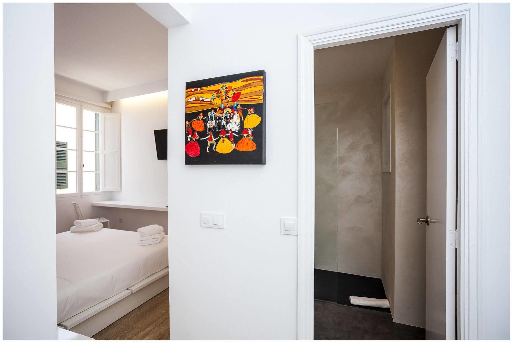 Cheap & Chic Hotel Ciutadella  Bagian luar foto