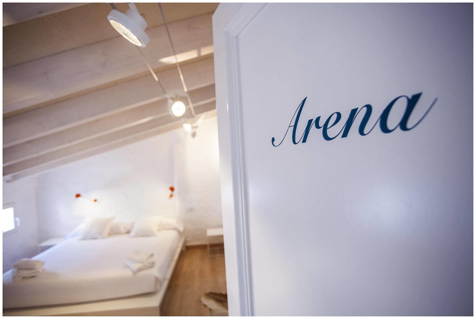 Cheap & Chic Hotel Ciutadella  Bagian luar foto