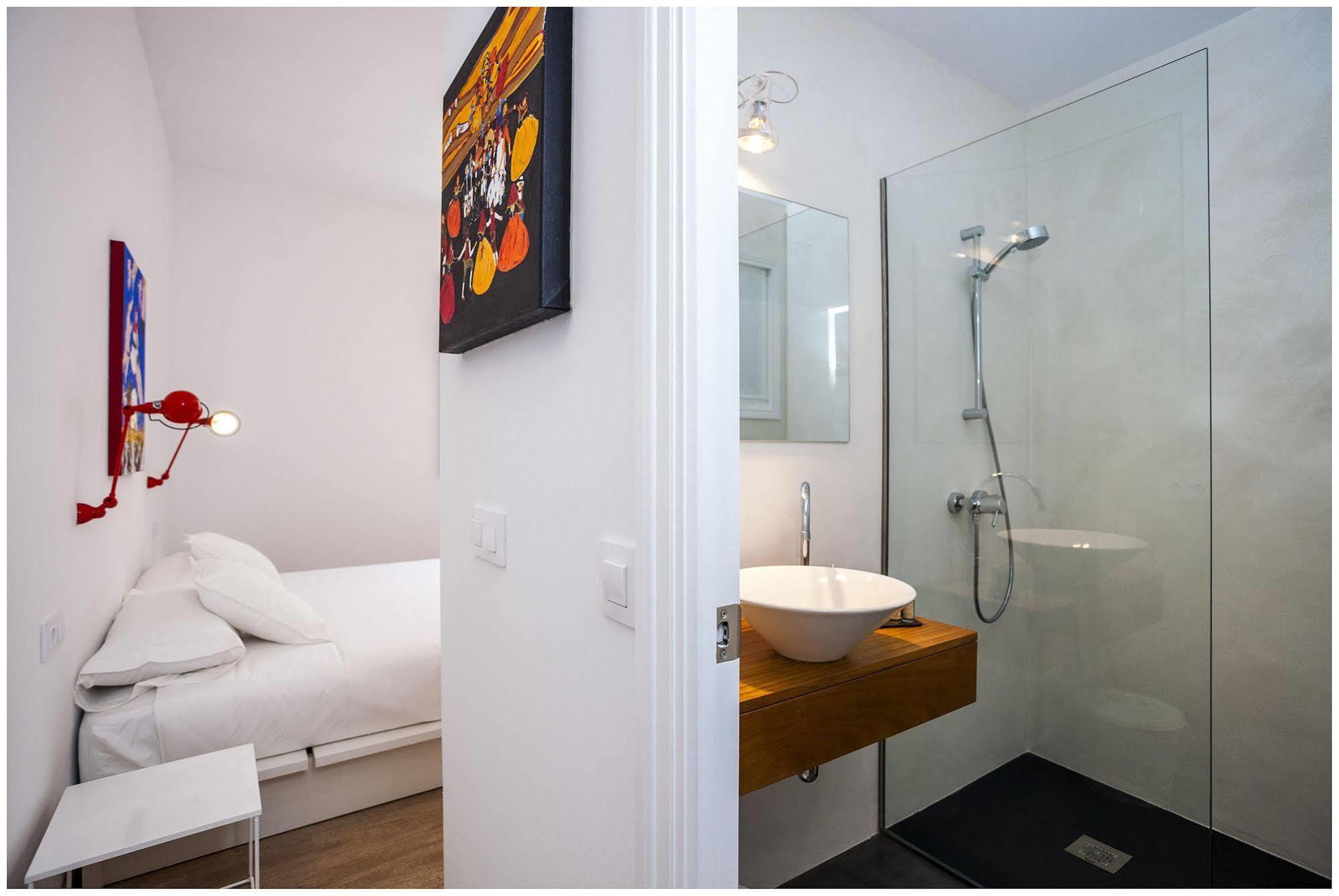 Cheap & Chic Hotel Ciutadella  Bagian luar foto